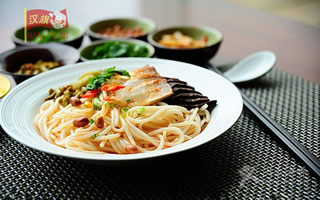 桂林米粉是广西桂林的,一种传统特色小吃